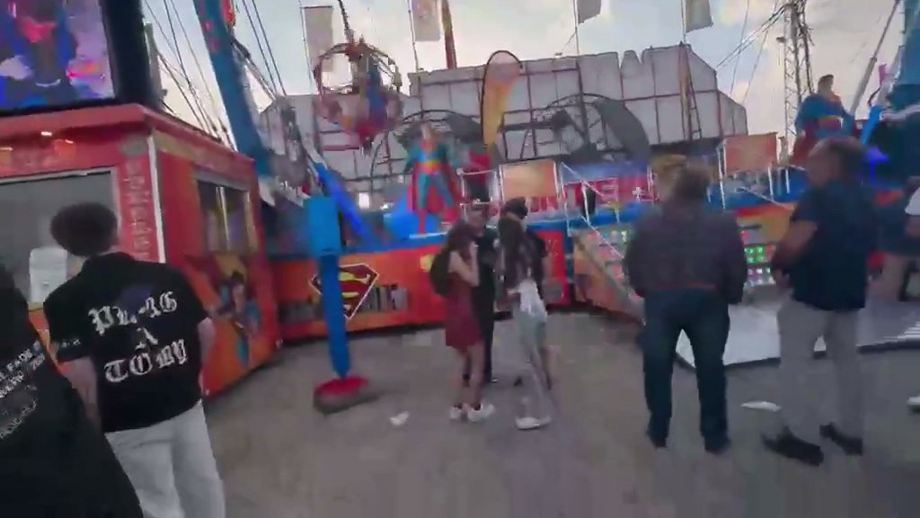 影／恐怖瞬間！西班牙「彈射式遊樂設施」鋼索突鬆脫　乘客艙撞擊鐵塔4人傷