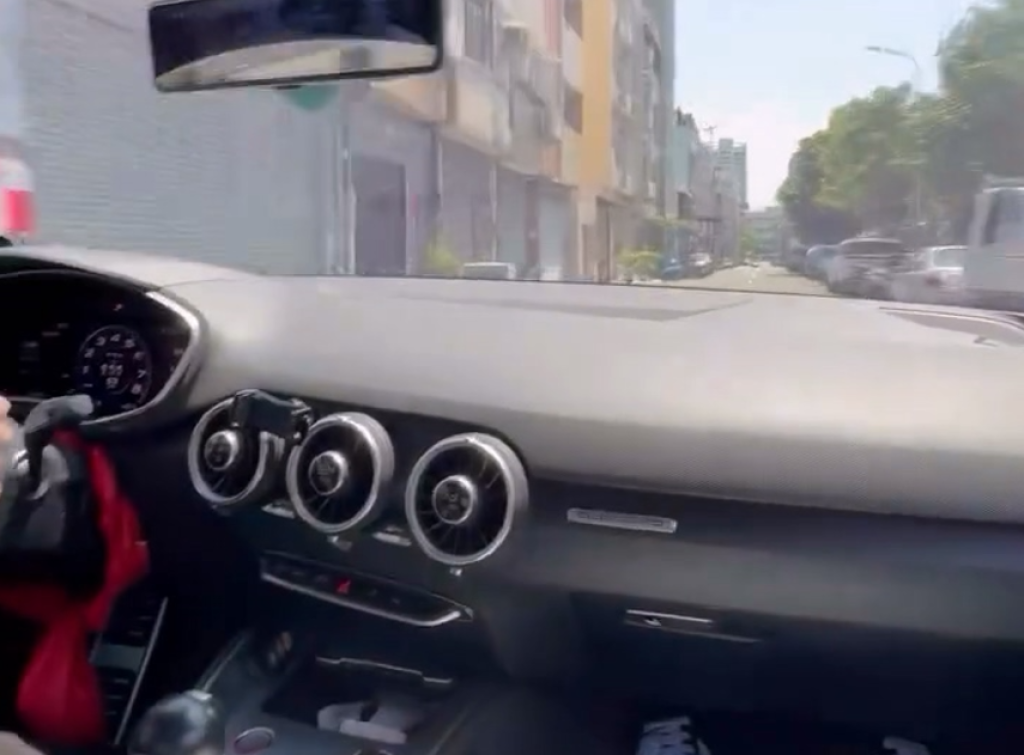 影／找車位開到時速111？奧迪TT台中巷弄狂飆「跨雙黃迴轉還闖紅燈」　車內視角影片網路瘋傳